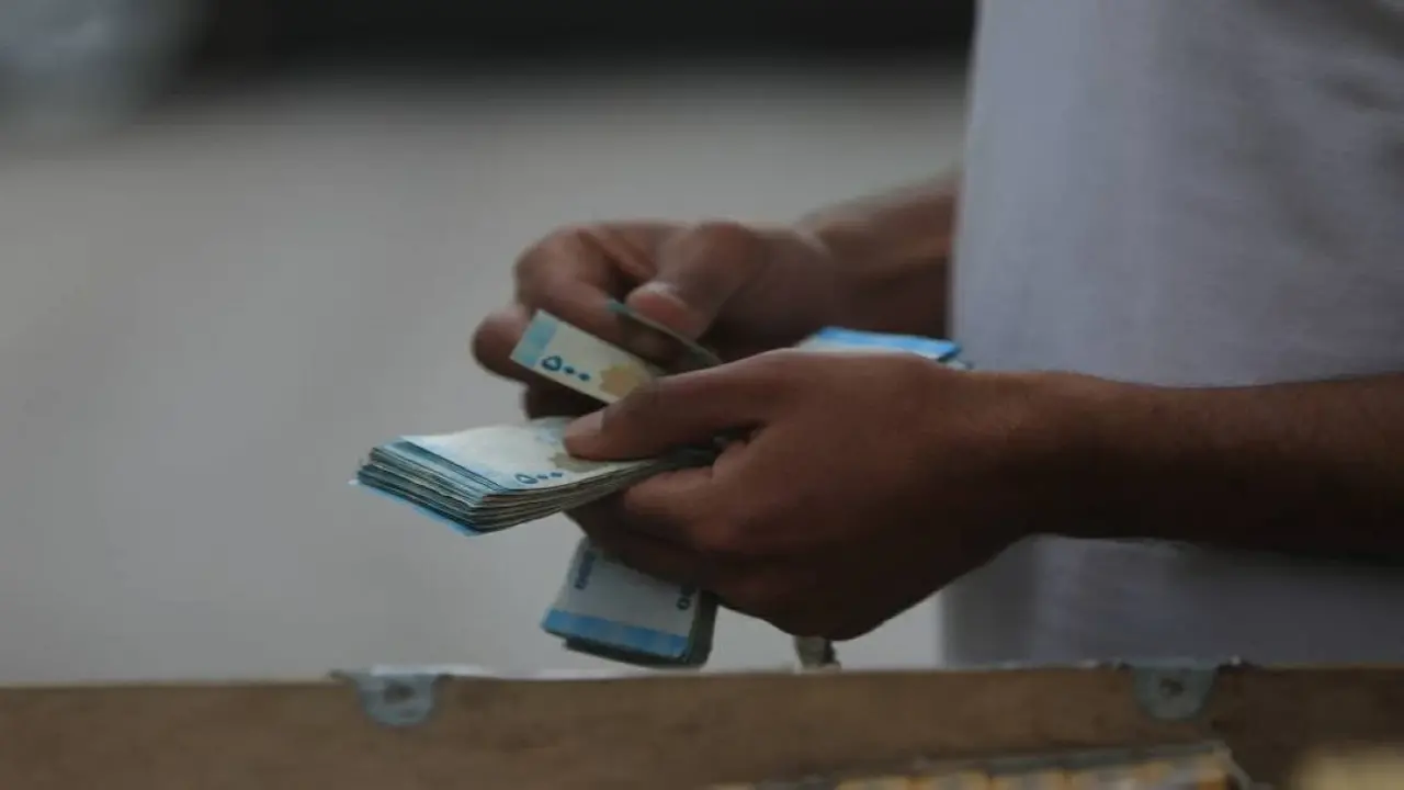 استقرار سعر صرف الليرة السورية مقابل الدولار في تعاملات الجمعة 20 مارس